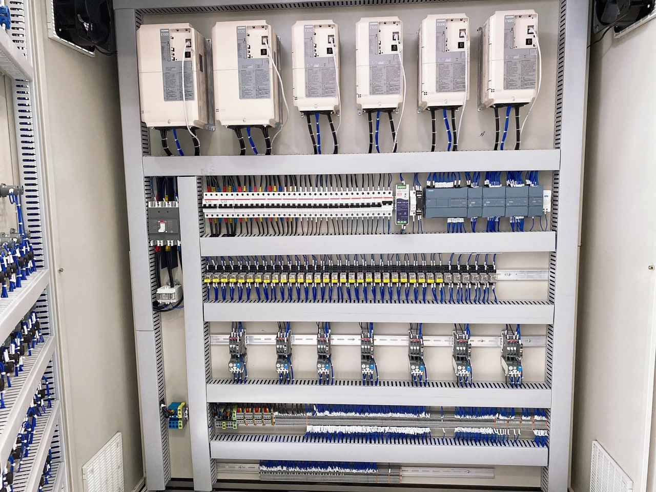 Tủ biến tần Yaskawa E1000 8